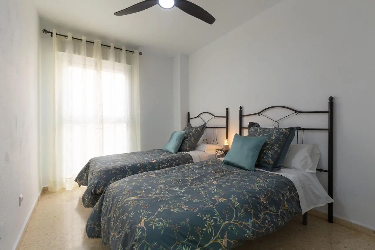 Luminoso Apartamento De Dos Habitaciones Con Terraza Y Parking En El Centro Malaga Spain